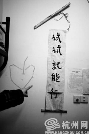 ���ҹ���Ա����һ������Ů��ȫ���ϳ�(ͼ)