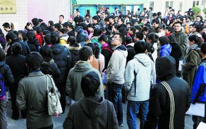 77���˸Ͽ����ҹ���Ա¼�ñ���57ѡ1(ͼ)