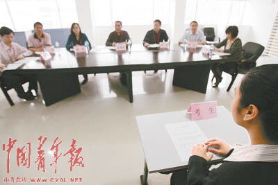 3��24�գ������״�����ִ���๫��Ա�����ֳ����������� ������