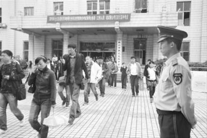 ��Ϊ����򵥣����ٿ����߳�����ʱ�Ե�ͦ���ɡ� �������