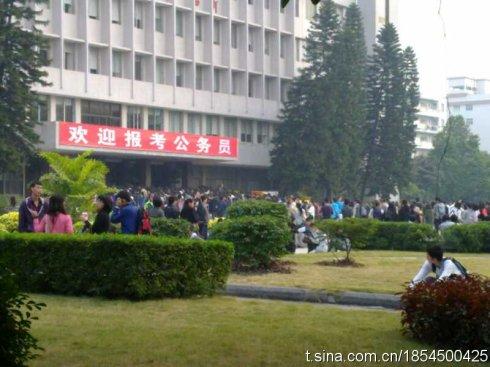 ѧУ�蹫��Ա���㣬����ֻ��һ�ٶ�������һС�ǣ��ұ�ʾѹ���ܴ�