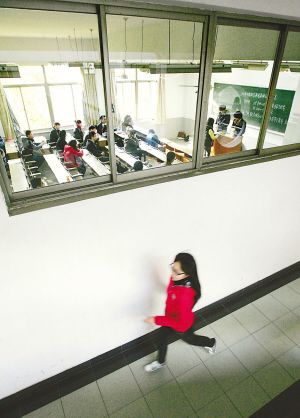 ����2011��ȹ��ҹ���Ա�����㽭��ѧ��ϪУ�����㣬һ���������Ҵ��߹�һ������