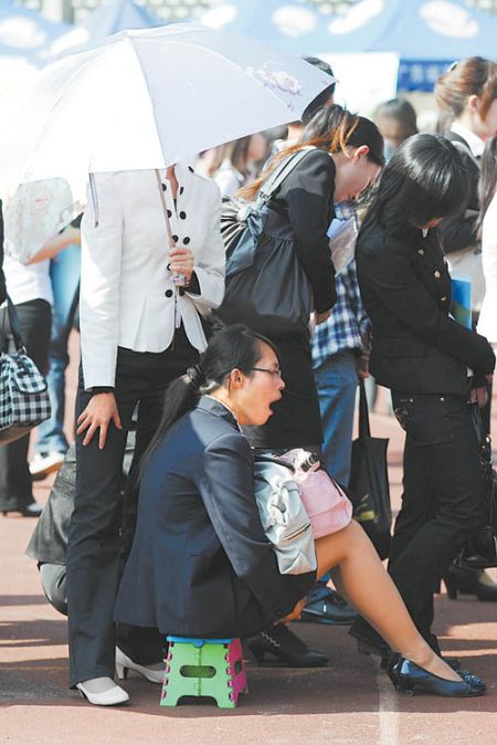 2010��12��1�գ�������ɽ��ѧ�ٳ���2011���о���ר����Ƹ����У��ֳ��������������/����IC��ͼ