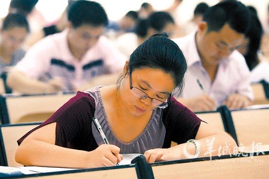 7��31�գ������ڻ���������ѧ�������б��� �¿챨���� ����/��