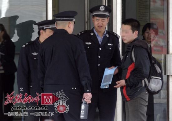 һ���ο��ˣ���Ϊ����֤��ʧ�޷��μӿ��ԣ�������֤�����ݵ�֤��ϣ��ͨ��һ��